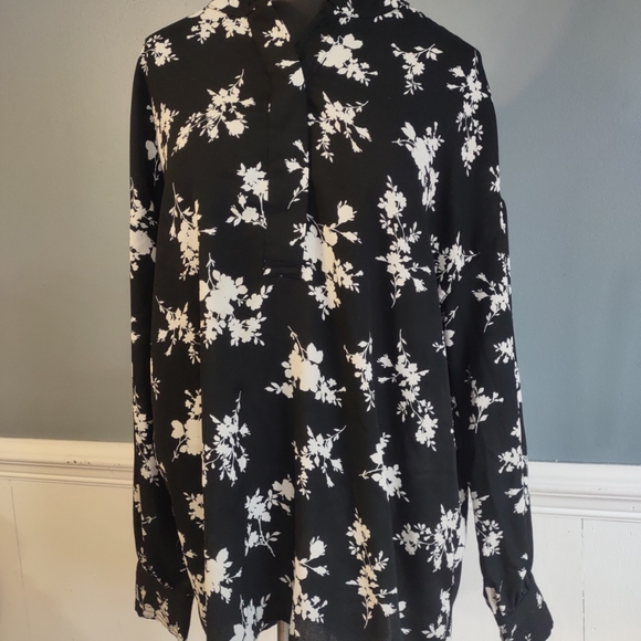 Time and Tru Lightweight Polyester Black/White Floral Blouse Sz L 12-14 - Picture 3 of 14